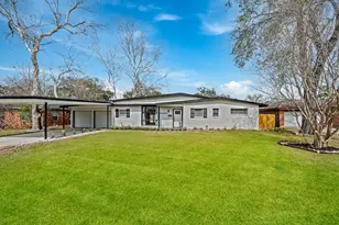 10042 Lazy Oaks St, Houston, TX 77080 - Photo 2