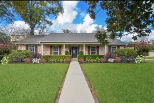 13814 Lynnwood Ln, Sugar Land, TX 77498 - Photo 1