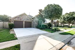 2114 Ascot Ln, Sugar Land, TX 77479 - Photo 2