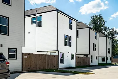 6305 Sandra Street #A/B, Houston, TX 77028 - Photo 4