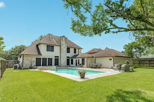 58 S Calla Lily Ct, Lake Jackson, TX 77566 - Photo 6