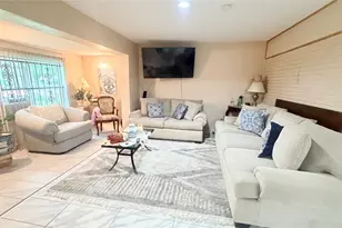 4930 Teton St, Houston, TX 77033 - Photo 4