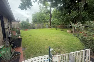 4930 Teton St, Houston, TX 77033 - Photo 24