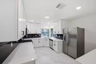 13534 N Peachfield Cir, Houston, TX 77014 - Photo 12