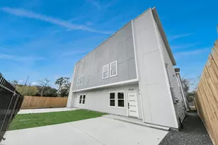 7413 N Star St, Houston, TX 77088 - Photo 2