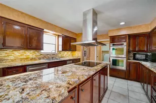 8018 Candle Ln, Houston, TX 77071 - Photo 18