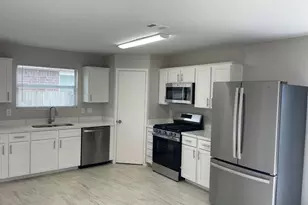 12704 Rio Nueces Ln, Rosharon, TX 77583 - Photo 6