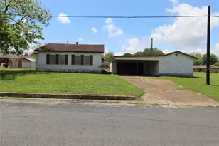 908 Paulus St, Schulenburg, TX 78956 - Photo 1