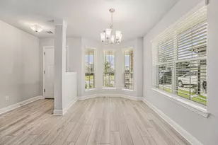 13704 Sorico Bay Dr, Texas City, TX 77568 - Photo 2