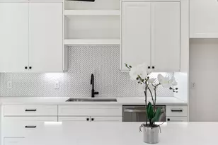 5337 Larkin St, Houston, TX 77007 - Photo 2