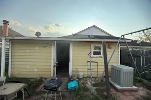 10026 Lasaber Ct, Houston, TX 77038 - Photo 26