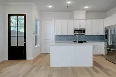 945 Wakefield Drive, Houston, TX 77018 - Photo 4