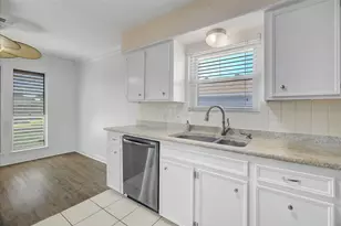 784 Marlin, Bayou Vista, TX 77563 - Photo 18