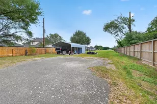 2719 Richmond St, Needville, TX 77461 - Photo 6