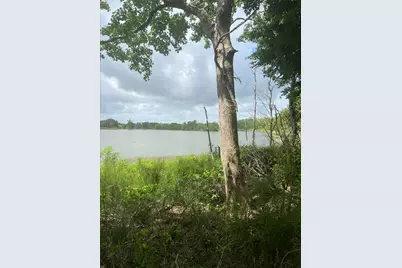99 Kings Hill, Palacios, TX 77465 - Photo 2