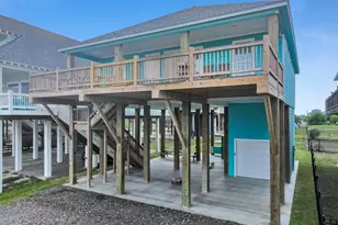 1221 Gulf Rd, Crystal Beach, TX 77650 - Photo 2