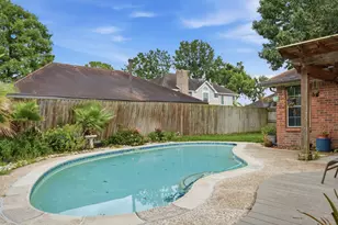 2004 Landing Blvd, League City, TX 77573 - Photo 2