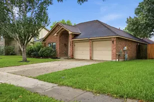 2004 Landing Blvd, League City, TX 77573 - Photo 4