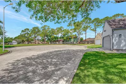 16707 Ashmoor Court, Houston, TX 77058 - Photo 2