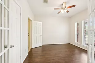 1023 E Hampton Dr, Pearland, TX 77584 - Photo 14