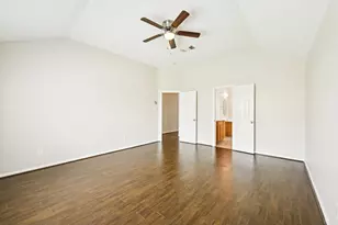 1023 E Hampton Dr, Pearland, TX 77584 - Photo 4