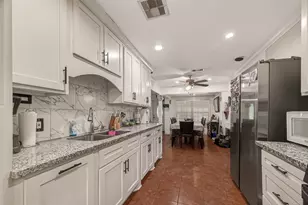 2111 Hickory Ln, Pasadena, TX 77502 - Photo 14