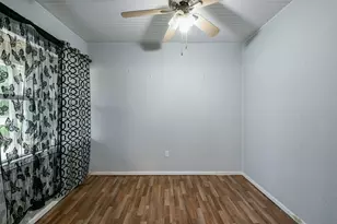 1109 E Miller St, Angleton, TX 77515 - Photo 8