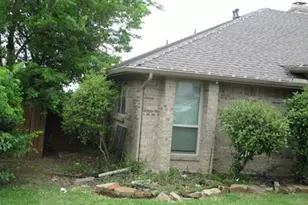1722 Mayflower Dr, Carrollton, TX 75007 - Photo 2
