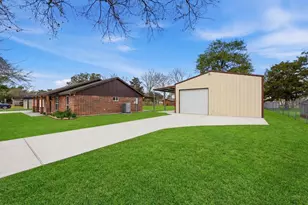 13306 Winston Dr, Santa Fe, TX 77510 - Photo 2