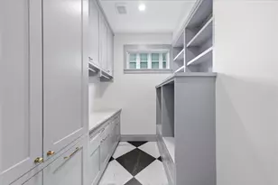 404 Avondale St, Houston, TX 77006 - Photo 14