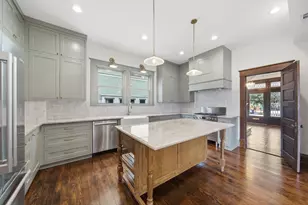 404 Avondale St, Houston, TX 77006 - Photo 12