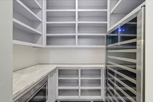 404 Avondale St, Houston, TX 77006 - Photo 14