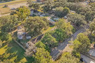 404 West 3rd St, League City, TX 77573 - Photo 4
