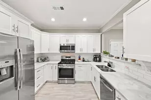 2205 30th St, Galveston, TX 77550 - Photo 18