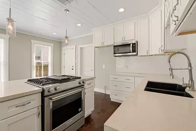 1011 Sealy Street, Galveston, TX 77550 - Photo 14