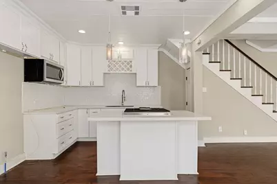 1011 Sealy Street, Galveston, TX 77550 - Photo 8