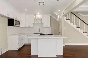 1011 Sealy St, Galveston, TX 77550 - Photo 8