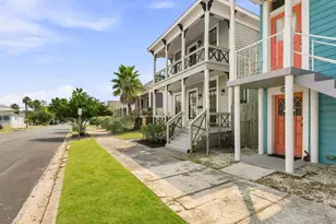 1011 Sealy St, Galveston, TX 77550 - Photo 34