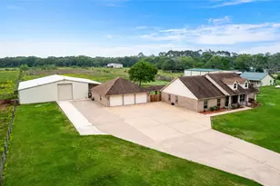 2224 County Rd 660B, Danbury, TX 77534 - Photo 2