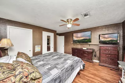 204 S 4th Street, Alvin, TX 77511 - Photo 20