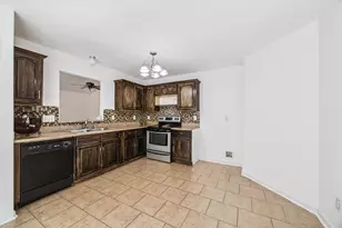 4010 Cary Creek Dr, Baytown, TX 77521 - Photo 8