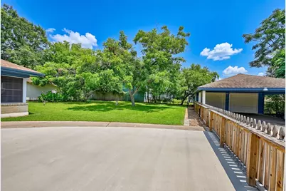 407 W Alamo Street, Brenham, TX 77833 - Photo 40