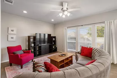 523 N 1st Street, La Porte, TX 77571 - Photo 2