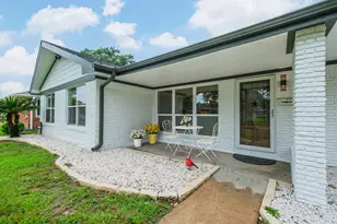 10328 Shadow Oaks Dr, Houston, TX 77043 - Photo 1