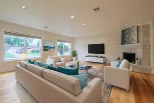 10328 Shadow Oaks Dr, Houston, TX 77043 - Photo 4