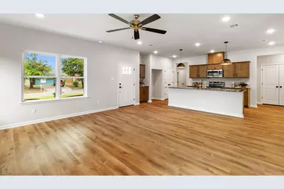 2121 Manning, Bryan, TX 77803 - Photo 4