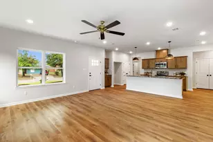 2121 Manning, Bryan, TX 77803 - Photo 4