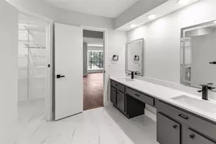 1911 Bering Dr, Houston, TX 77057 - Photo 10