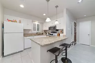 869 Wax Myrtle Ln, Houston, TX 77079 - Photo 14