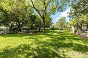 869 Wax Myrtle Ln, Houston, TX 77079 - Photo 2